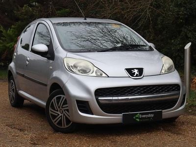 Used Peugeot 107 68 HP (50 kW) 2009 Silver Hatchback