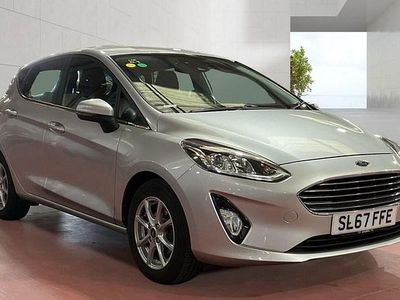 Usado Ford Fiesta Zetec 100 HP (73 kW) 2017 Prateado Citadino