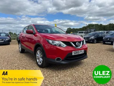 Used Nissan Qashqai Acenta 115 HP (84 kW) 2015 Red SUV