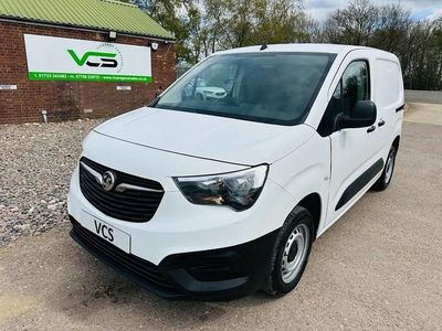 Second-hand Vauxhall Combo Edition 75 CP (55 kW) 2020 Alb Monovolum