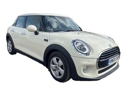 Begagnad Mini Cooper Hatch 136 HK (100 kW) 2018 Vit Halvkombi