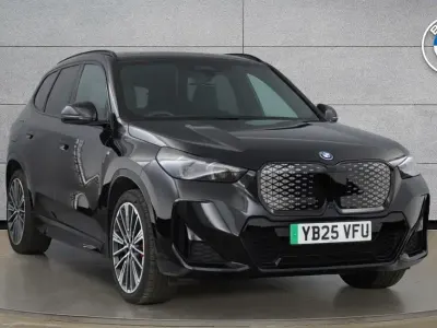 Begagnad BMW iX1 M Sport 147 kW (201 HK) 2025 Svart SUV