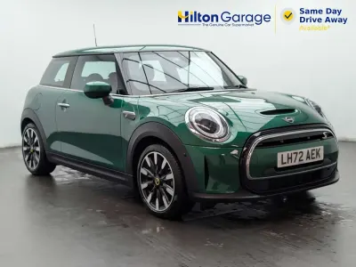 Begagnad Mini Cooper S Hatch 135 kW (184 HK) 2023 Grön Halvkombi