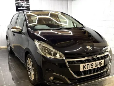 Używany Peugeot 208 Signature Sky 82 KM (60 kW) 2019 Niebieski Hatchback