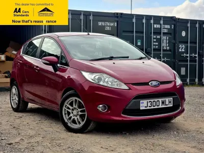 Begagnad Ford Fiesta Zetec 82 HK (60 kW) 2010 Röd Halvkombi