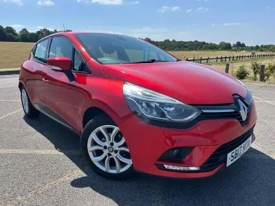 Used Renault Clio Dynamique 75 HP (55 kW) 2017 Red Hatchback