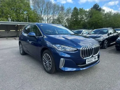 Begagnad BMW 220 Luxury Line 2022 Blå Halvkombi