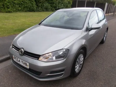 Usado VW Golf VII S 105 CV (77 kW) 2014 Plateado Utilitario