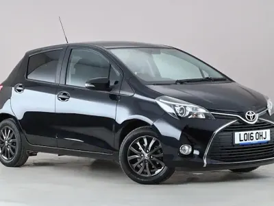 Używany Toyota Yaris 99 KM (72 kW) 2016 Czarny Hatchback