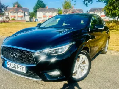 Used Infiniti Q30 Business Executive 107 HP (78 kW) 2016 Black Hatchback