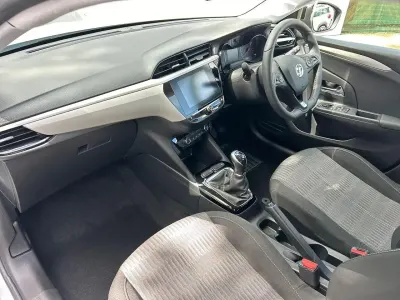 Używany Vauxhall Corsa Design Edition 75 KM (55 kW) 2023 Biały Hatchback
