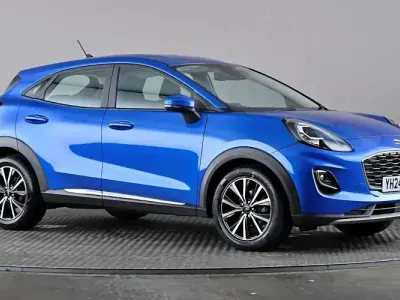 Käytetty Ford Puma Titanium 125 HP (91 kW) 2023 Sininen Katumaasturi