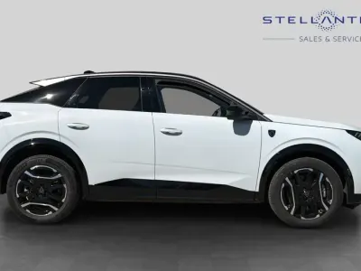 Second-hand Peugeot e-3008 GT 152 kW (207 CP) 2025 Alb SUV