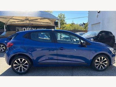 Begagnad Renault Clio V Evolution 90 HK (66 kW) 2023 Blå Halvkombi