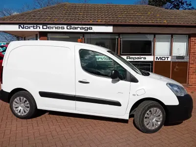Usado Citroën Berlingo 49 kW (67 CV) 2018 Blanco Monovolumen
