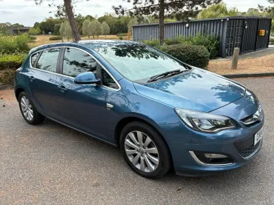 Used Vauxhall Astra Elite 165 HP (121 kW) 2014 Blue Hatchback