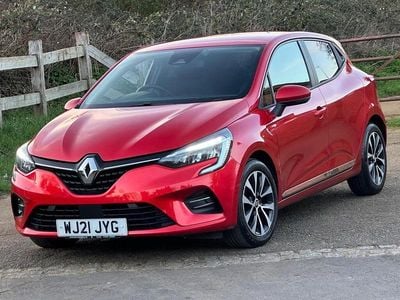 Used Renault Clio V Iconic 85 HP (62 kW) 2021 Red Hatchback
