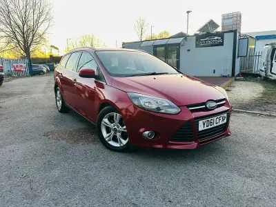 Used Ford Focus Zetec 2011 Red Estate