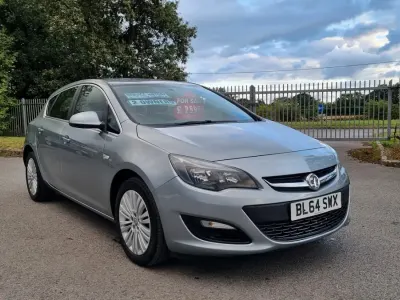 Used Vauxhall Astra Excite 115 HP (84 kW) 2014 Silver Hatchback