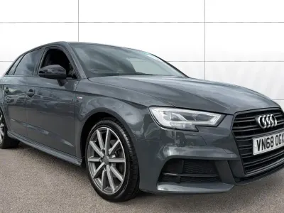 Usado Audi A3 Black Edition 150 CV (110 kW) 2018 Gris Berlina