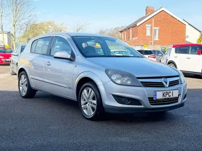 Second-hand Vauxhall Astra 115 CP (84 kW) 2010 Argintiu Hatchback
