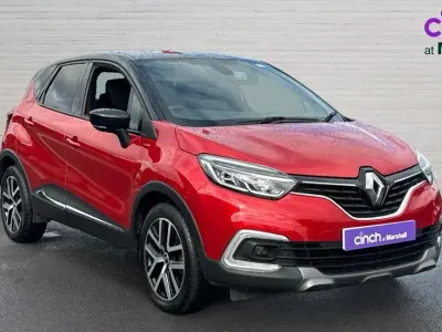 Used Renault Captur Version S 150 HP (110 kW) 2019 Red/black SUV