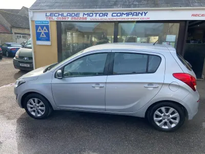 Used Hyundai i20 Active 84 HP (61 kW) 2015 Silver Hatchback