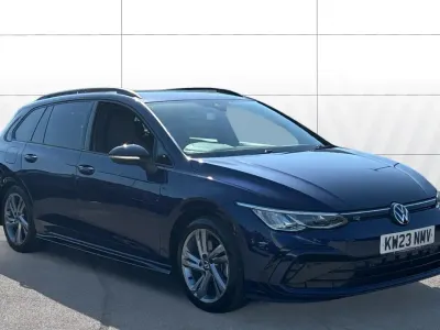 Second-hand VW Golf VIII R-line 150 CP (110 kW) 2023 Albastru Break
