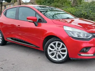 Used Renault Clio Dynamique 75 HP (55 kW) 2017 Red Hatchback