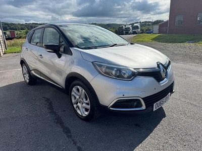 Used Renault Captur Dynamique 90 HP (66 kW) 2015 Silver SUV