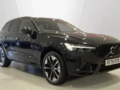 Begagnad Volvo XC60 Plus 250 HK (183 kW) 2025 Svart SUV