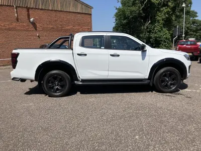 Used Isuzu D-Max 163 HP (119 kW) 2024 527 splash white Pickup