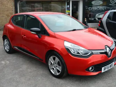 Used Renault Clio Dynamique 75 HP (55 kW) 2015 Red Hatchback