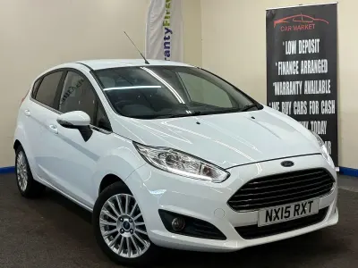 Gebraucht Ford Fiesta Titanium 120 PS (88 kW) 2015 Weiß Kleinwagen