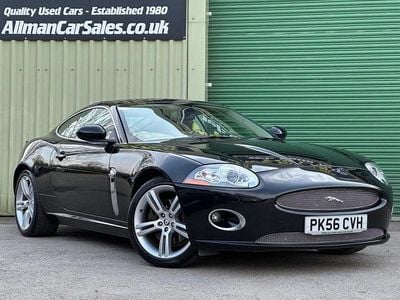 Usado Jaguar XK 300 HP (220 kW) 2006 Preto Coupé