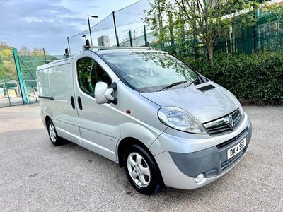 Second-hand Vauxhall Vivaro Sportive 115 CP (84 kW) 2014 Argintiu Monovolum