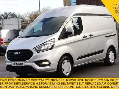 Usado Ford Transit Custom Trend 105 CV (77 kW) 2022 Plateado Van