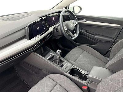 Begagnad VW Golf VIII Life 130 HK (95 kW) 2023 Vit Halvkombi