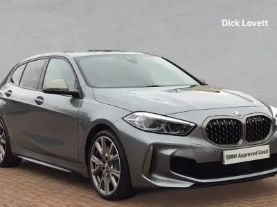 Usado BMW M135 Comfort Edition 302 CV (222 kW) 2024 Gris Utilitario