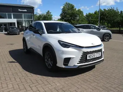 Used Lexus LBX 136 HP (100 kW) 2025 White SUV