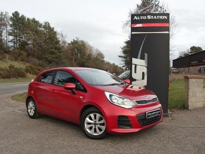 Used Kia Rio 74 HP (54 kW) 2016 Red Hatchback