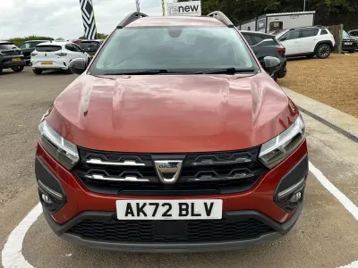 Używany Dacia Jogger Extreme 110 KM (80 kW) 2022 Brązowy Minivan