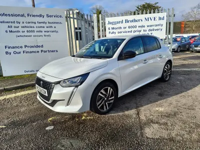 Used Peugeot 208 Allure+ 75 HP (55 kW) 2022 White Hatchback