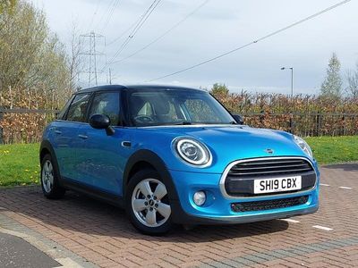 Usado Mini Cooper Classic 136 HP (100 kW) 2019 Azul Citadino