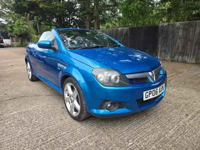 Usado Vauxhall Tigra Sport 90 HP (66 kW) 2006 Azul Cabrios