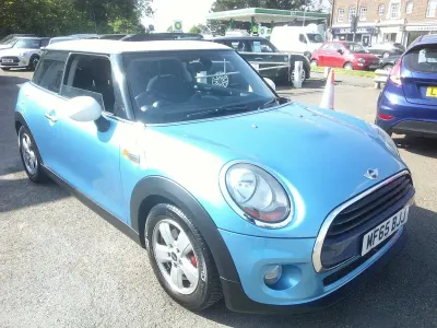 Używany Mini Cooper Hatch 136 KM (100 kW) 2015 Niebieski Hatchback