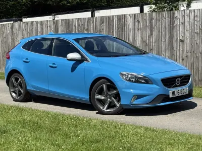 Used Volvo V40 R-Design 122 HP (89 kW) 2016 Blue Hatchback