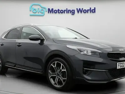 Usado Kia XCeed 160 CV (117 kW) 2022 Gris SUV