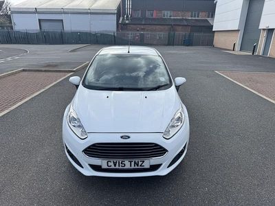 Begagnad Ford Fiesta Zetec 75 HK (55 kW) 2015 Vit Halvkombi