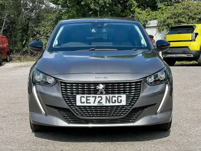 Begagnad Peugeot 208 Allure+ 99 HK (72 kW) 2022 Grå Halvkombi